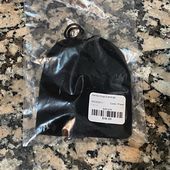 Genia gold and pearl drop earrings by Farrow - Picture 5 of 8